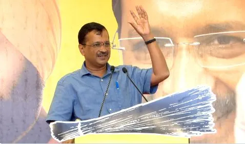 BJP पर गरजे केजरीवाल, बोले- गुजरात को ‘डबल इंजन’ नहीं नए इंजन वाली सरकार चाहिए