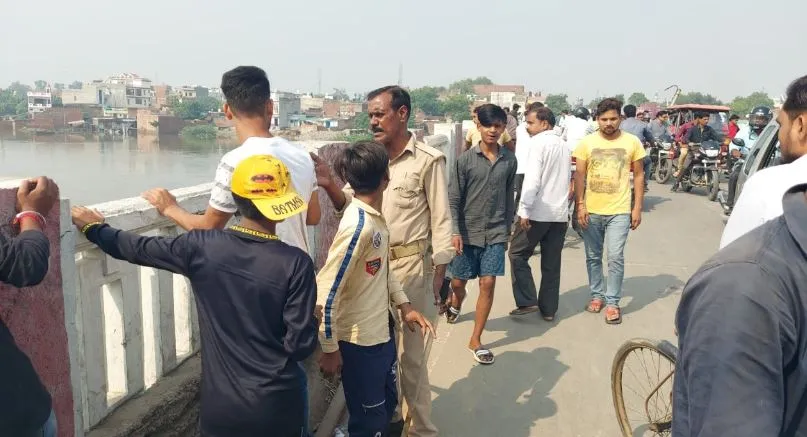 शाहजहांपुर: पुलिस पिकेट के पास बड़ा हादसा, बेकाबू कार ने साइकिल सवार को मारी टक्कर