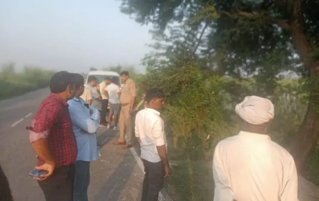 संभल: डिजायर ग्रुप के सामने जंगल में मिली सिर कटी लाश, मचा हड़कंप