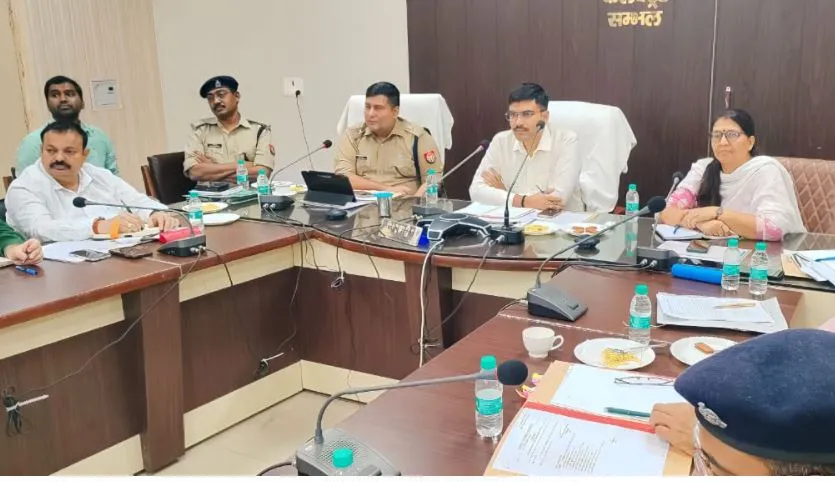 संभल: आगामी त्योहारों को लेकर प्रशासन सतर्क, SP और DM ने की बैठक