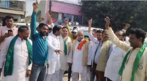 संभल: अंशु शर्मा की रिहाई को लेकर भाकियू ‘भानु’ गुट ने की नारेबाजी, SP को सौंपा ज्ञापन