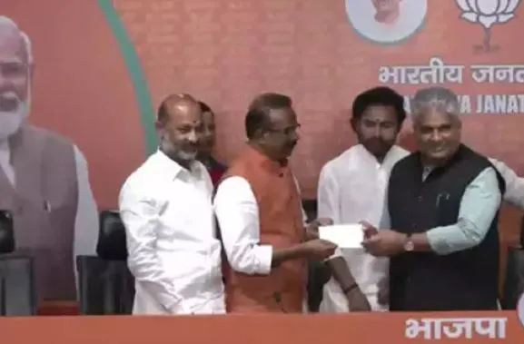 हैदराबाद: टीआरएस को बड़ा झटका, बीजेपी में शामिल हुए सांसद बी. नरसैय्या गौड़