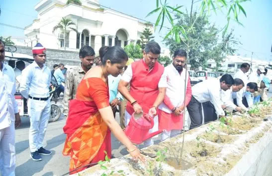 बरेली: मेयर और नगर आयुक्त ने सफाई कर्मियों को किया सम्मानित, दिए प्रशस्ति पत्र