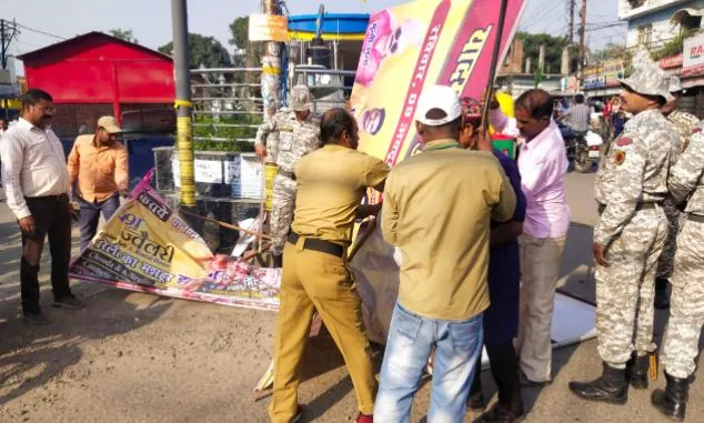 बरेली: कुतुबखाना तिराहे से लेकर कोहाड़ापीर चौराहे तक हटाया अतिक्रमण, मचा हड़कंप
