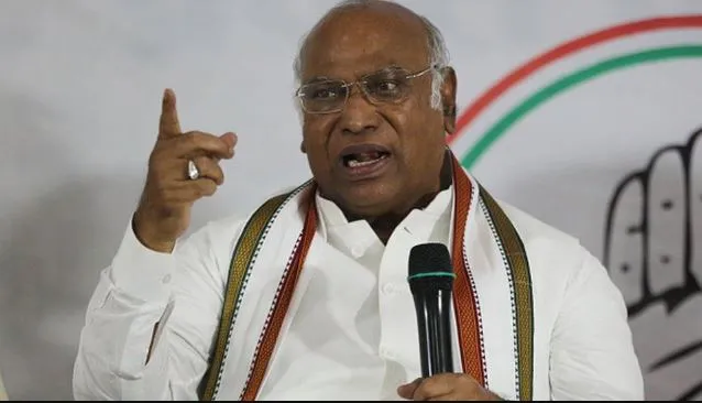 खड़गे के हाथ कल से होगी कांग्रेस अध्यक्ष की कमान, सामने है चुनौतियों का पहाड़