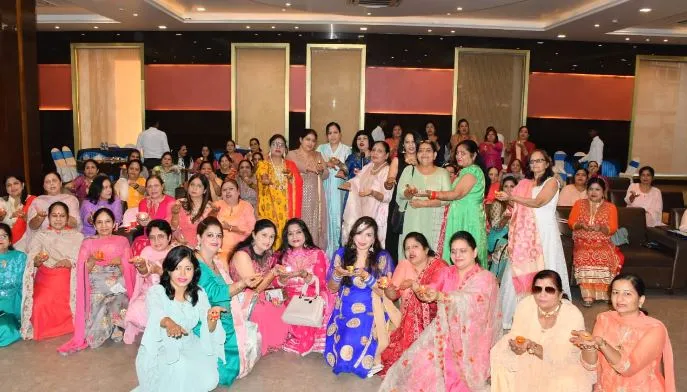 बरेली: पंजाबी महासभा महिला यूनिट ने धूमधाम से मनाया दिवाली का रंगारंग कार्यक्रम
