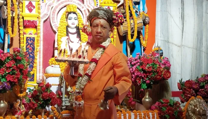 गोरखपुर: सीएम योगी ने किया गुरु गोरक्षनाथ का विशिष्ट पूजन