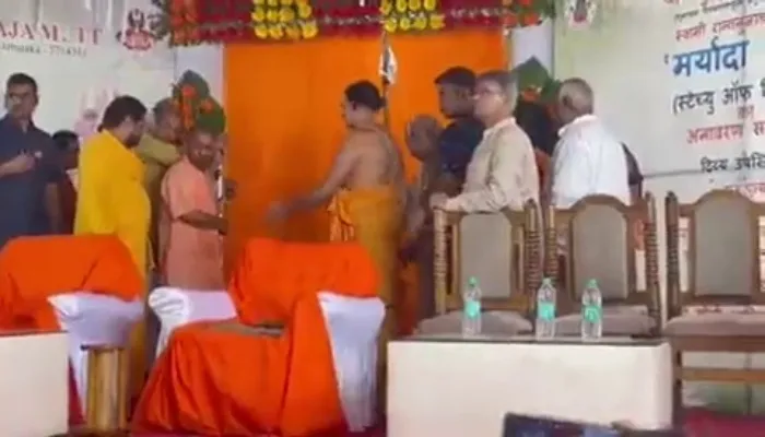 सीएम योगी पहुंचे अयोध्या, जगद्गुरु रामानुजाचार्य की प्रतिमा का किया अनावरण