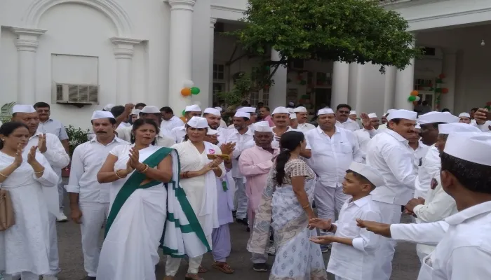 लखनऊ: आज कांग्रेस प्रदेश अध्यक्ष का कार्यभार ग्रहण करेंगे बृजलाल खाबरी, कार्यालय पर जुटे कार्यकर्ता