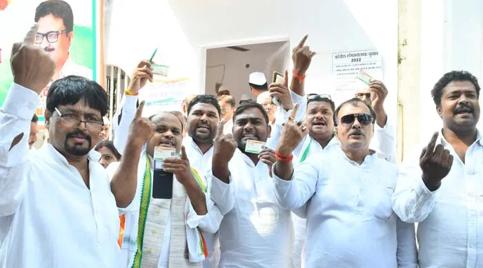 लखनऊ में खड़गे की जीत का दावा, प्रमोद तिवारी ने कहा भाजपा में दम हो तो राष्ट्रीय अध्यक्ष के लिए चुनाव करायें