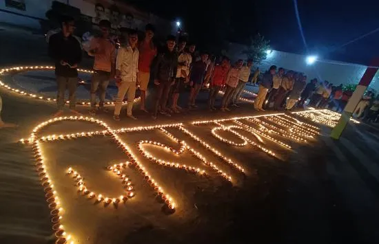 अयोध्या की तर्ज पर शाहजहांपुर की जेल में मना भव्य दीपोत्सव, 50 हजार दियों और मोमबत्तियों से जगमगाया जिला कारागार