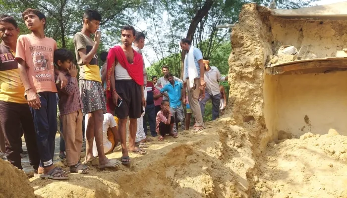 इटावा: मिट्टी की दीवार ढहने से महिला की मौत