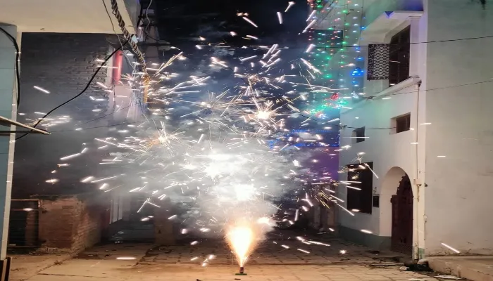 बाराबंकी: धूमधाम से मनाया गया दीप पर्व, देर रात तक हुई आतिशबाजी