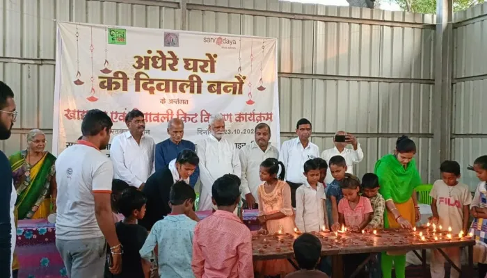 चित्रकूट: श्रमिकों के अनाथ बच्चों के साथ मनाएंगे दीपावली
