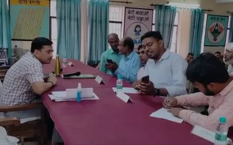 बरेली: सम्पूर्ण समाधन दिवस में एसडीएम सदर ने सुनी लोगों की समस्याएं, खेत से संबंधित शिकायतों की रही भरमार