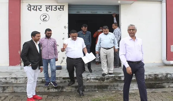 मुरादाबाद : डीएम ने किया ईवीएम वेयर हाउस का निरीक्षण