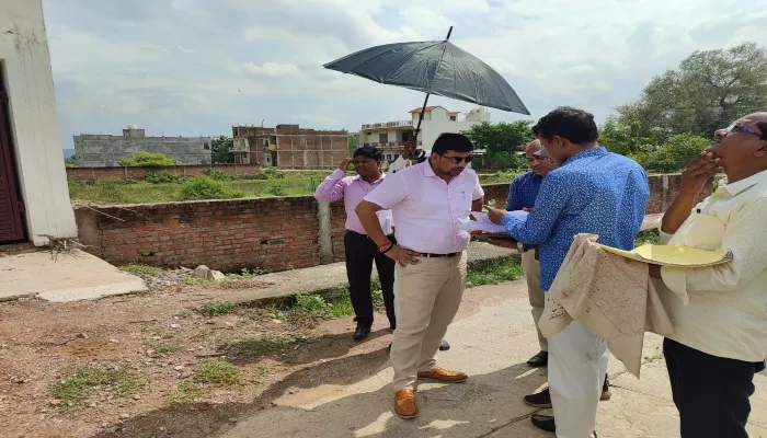 अपनी कार्यशैली में सुधार करें सब रजिस्ट्रार :जिलाधिकारी