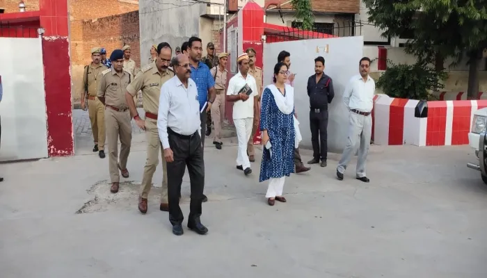 उन्नाव: डीएम ने PET परीक्षा केंद्रों का किया निरीक्षण, 15 और 16 अक्टूबर को होगी परीक्षा