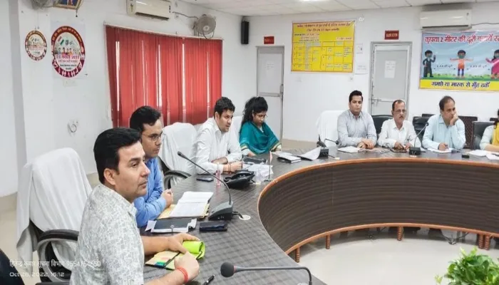 बाराबंकी: राजस्व वसूली को लेकर सख्त हुआ प्रशासन, दी कड़ी कार्रवाई की चेतावनी