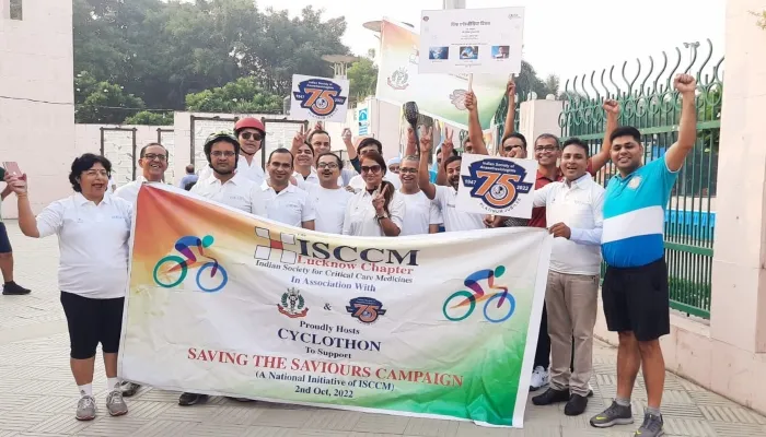 लखनऊ : ‘सेव द सेवियर’ थीम पर आयोजित साइकिल रैली में चिकित्सकों ने लिया हिस्सा