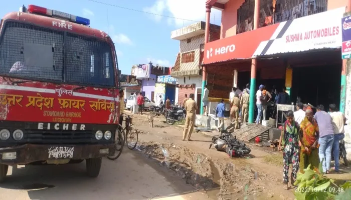 बहराइच: बाइक एजेंसी में अज्ञात कारणों से लगी आग, हजारों का नुकसान