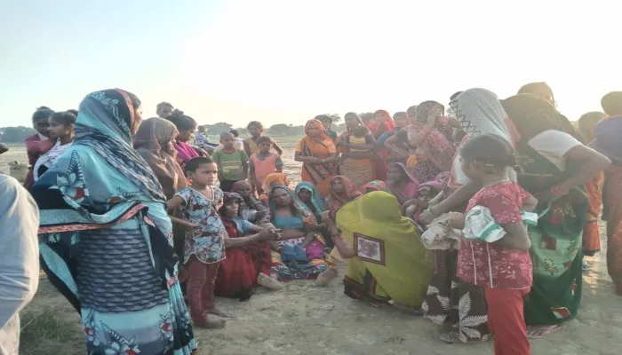 फर्रुखाबाद: बाढ़ के पानी में डूब कर बालक की मौत, गोताखोरों ने डेढ़ घंटे बाद निकाला शव