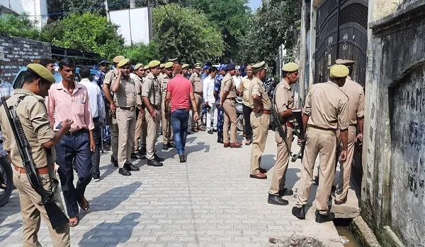 मुरादाबाद : चेंबर के निर्माण को लेकर न्यायिक अधिकारी से हुआ विवाद, हंगामा