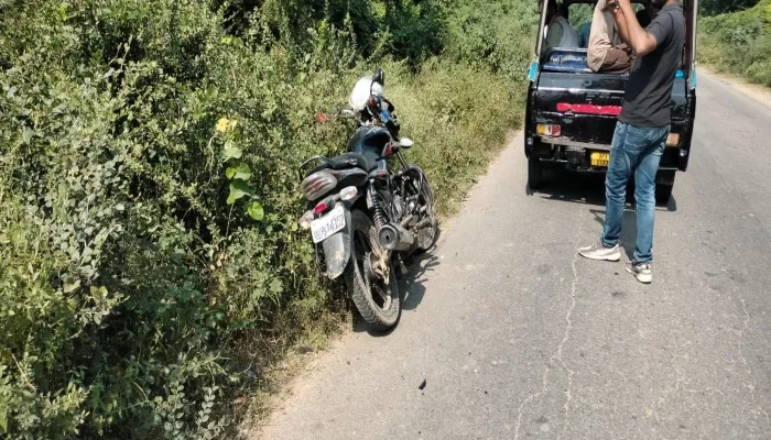हमीरपुर: अज्ञात वाहन ने बाइक सवार को मारी टक्कर हुई मौत