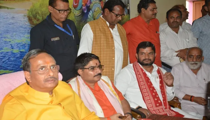 भाजपा सभी धर्मों को साथ लेकर विकास कार्य में लगी :दिनेश शर्मा