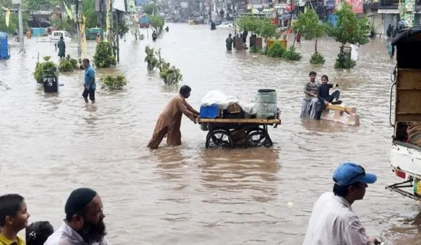 Pakistan Flood : पाकिस्तान में भुखमरी और बीमारियों का खतरा बढ़ा, बाढ़ के हालात में सुधार