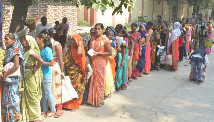 हरदोई: भाइयों को तिलक लगाने जेल पहुंची बहनें