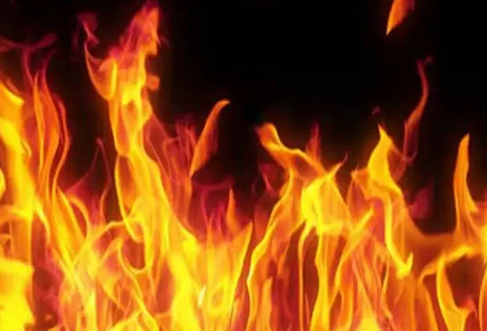 अवैध संबंध के शक में पत्नी से झगड़ा, शराबी शख्स ने चार साल की बेटी को जिंदा जलाया