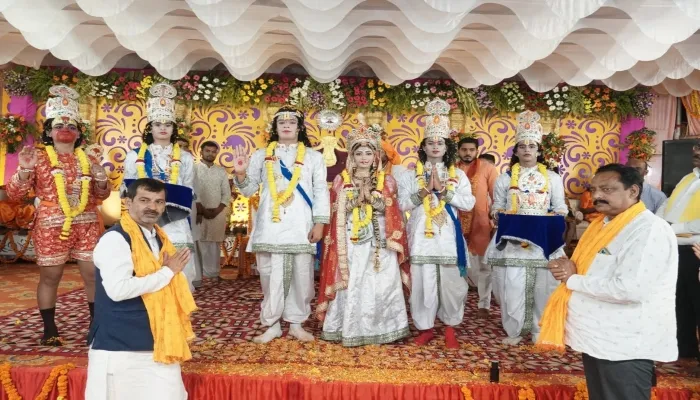 अयोध्या: राज्याभिषेक में झांकियों ने माहौल को बनाया राममय