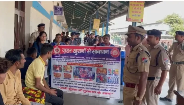 हरदोई: जहरखुरान गिरोह से बचने और बचाने के बच्चों ने दिए टिप्स