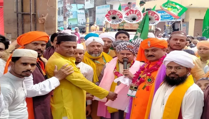 इटावा: उलमाए-इकराम की सरपरस्ती में अदब के साथ निकला जुलूस-ए-मुहम्मदी