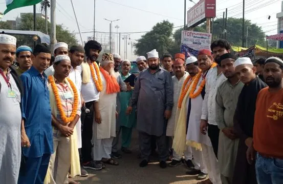 बरेली: शाहदाना वली दरगाह पर ठिरिया से पहुंचा चादरों का जुलूस