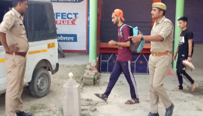रायबरेली: पुलिस के छापे में होटल से मिले दो कश्मीरी संदिग्ध युवक-युवती, पूछताछ जारी
