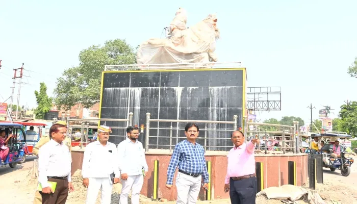 महाराणा प्रताप चौराहे के सौंदर्यीकरण में तेजी लायें अफसर :कमिश्नर