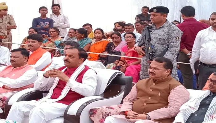 हमीरपुर: डिप्टी सीएम केशव मौर्य ने की विकास कार्यों की समीक्षा