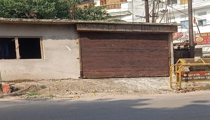 Kanpur News: अशोक नगर में नगर निगम की जमीन पर शटर लगा कर कब्जा, हुई शिकायत