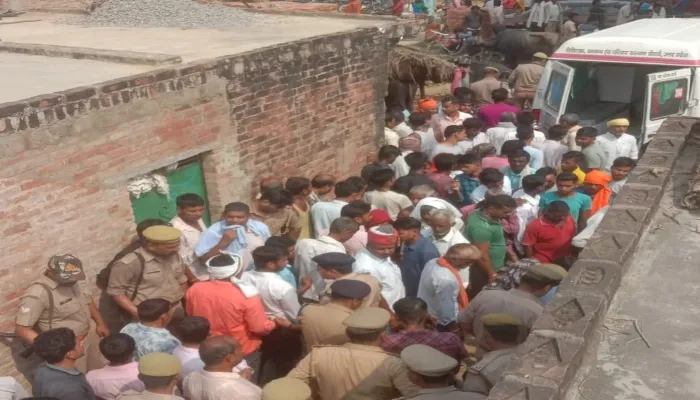कानपुर हादसा: परिजन बोले पहले दोषी ड्राइवर को पकड़ो फिर उठेगी अर्थी, मान-मनौव्वल करते रहे अधिकारी और नेता