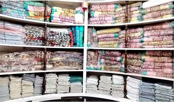 बरेली: युवाओं में खादी का क्रेज, खूब भा रहे खादी से बने उत्पाद