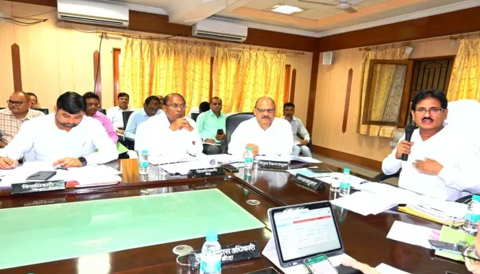 दीपावली में न बिकने पाए मिलावटी खाद्य पदार्थ, चलायें चेकिंग अभियान :मंडलायुक्त