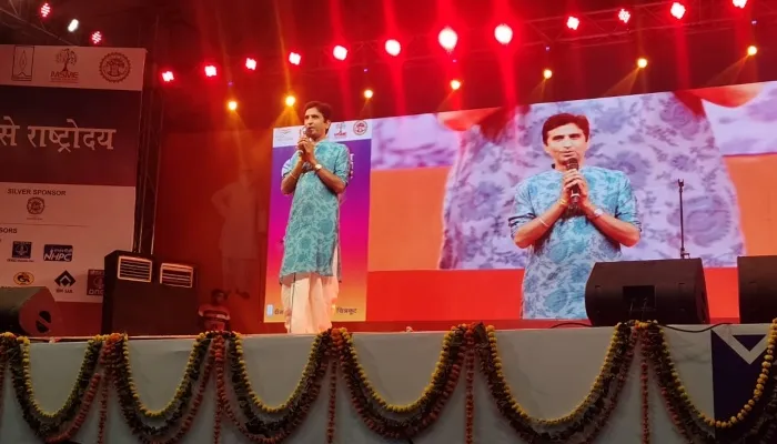 कमलनाथ की सरकार को कमल की सरकार समझ हथिया लिया :कुमार विश्वास