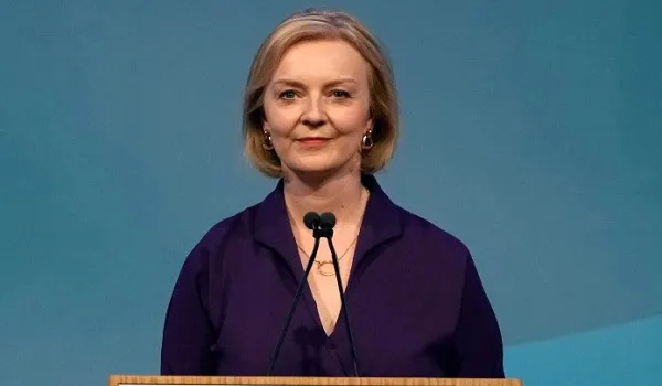 ब्रिटेन की प्रधानमंत्री लिज ट्रस ने गलतियों-नीति में बदलाव के लिए मांगी माफी