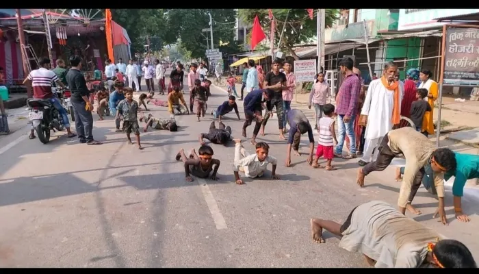 रायबरेली: परिक्रमा कर माता मिढुरिन देवी मंदिर पहुंचे श्रद्धालु