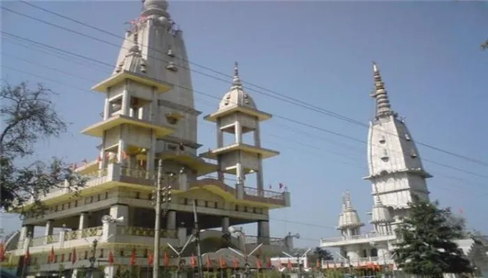 मेरठ: सूर्यग्रहण समाप्ति पर मंदिरों का हुआ शुद्धिकरण
