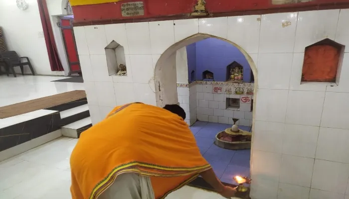 बाराबंकी: सूर्यग्रहण के बाद खुले मंदिरों के कपाट