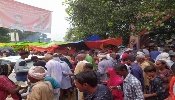 सुल्तानपुर: बारिश पर आस्था पड़ी भारी, पांडेयबाबा मेला में पहुंचे हजारों श्रद्धालु