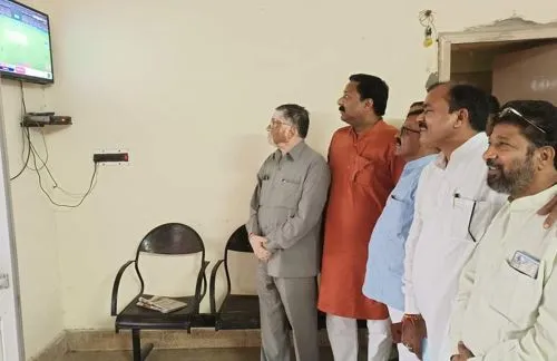 बरेली: भारत सेवा ट्रस्ट पर संतोष गंगवार समेत अन्य ने मैच का लिया आनंद